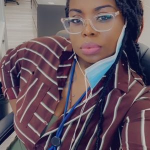 Meet your Posher, Ebony